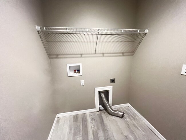 Building Photo - GORGEOUS 3BR/2BA Home with Open Floor Plan and Upgraded Features!