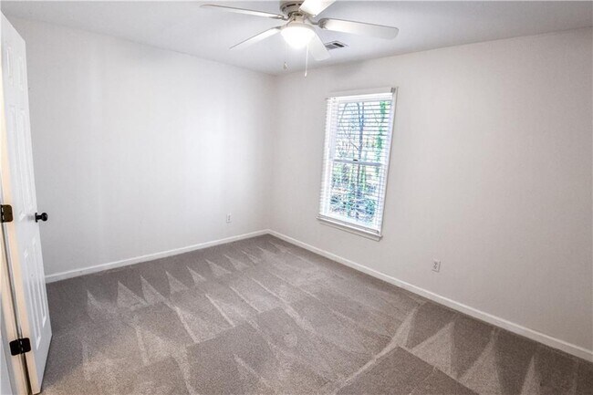 Building Photo - 1865 Oak Tree Hollow