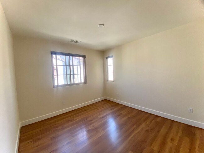 Building Photo - Modern Fremont Home with Expansive Loft for Rent!