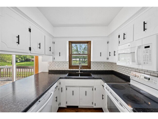 Building Photo - 91 Egret Blvd NW
