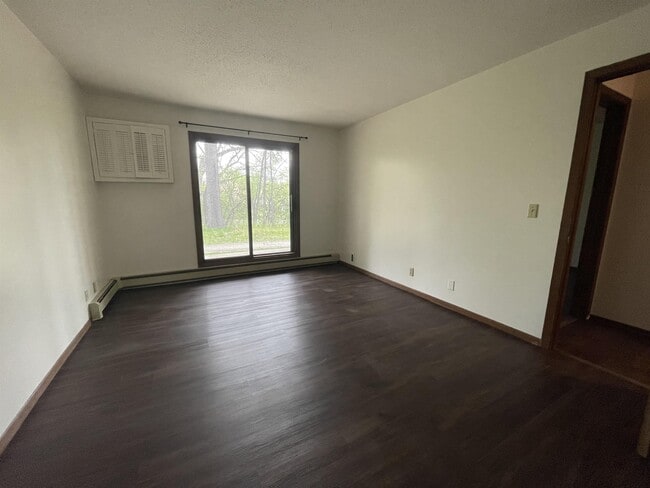Building Photo - 5607 Green Cir Dr