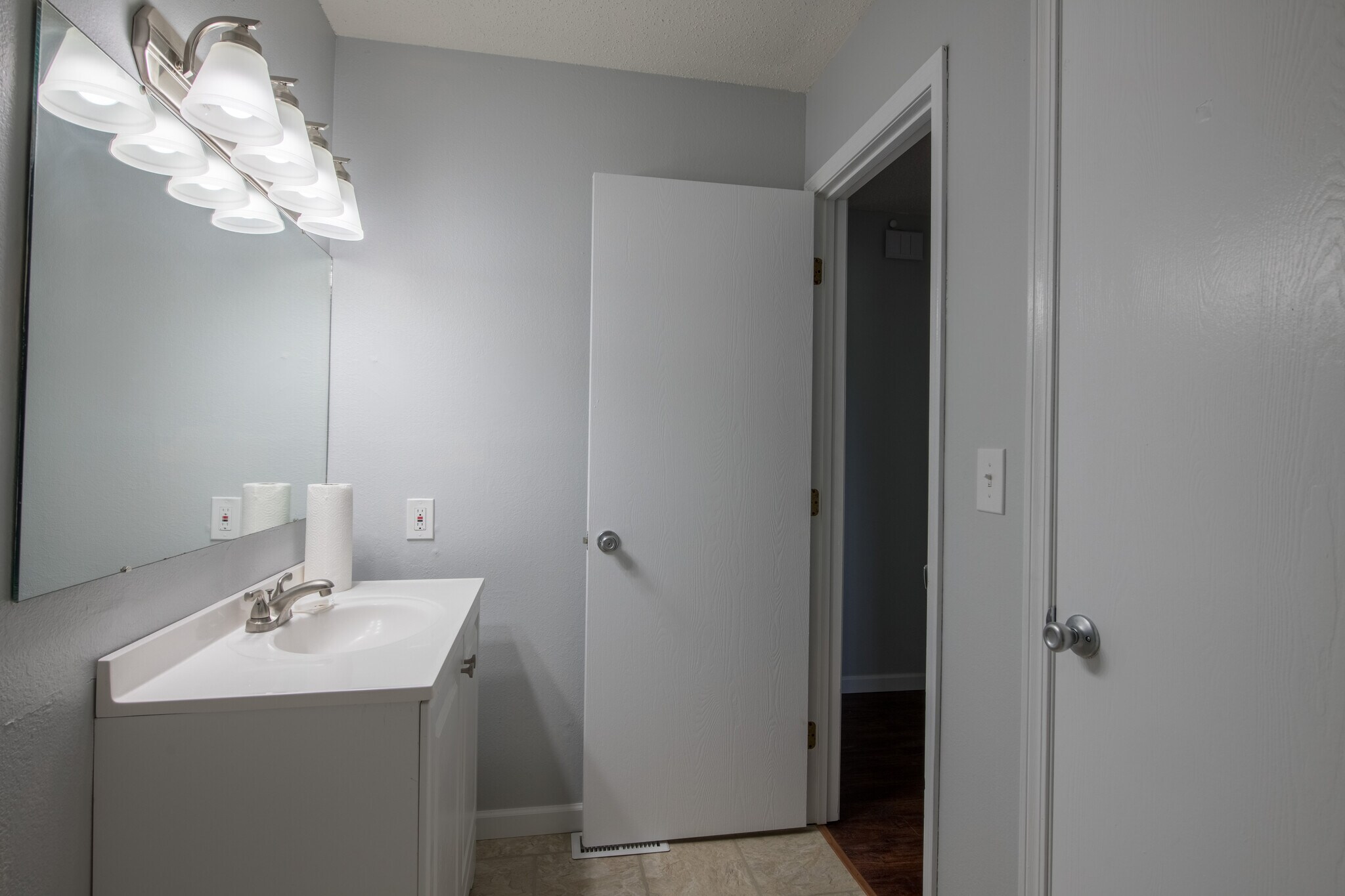 Building Photo - 11 Carriage Lane