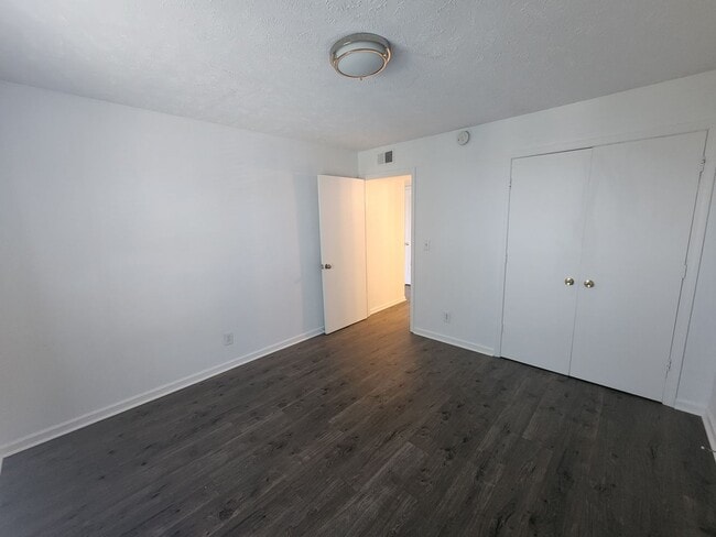 Building Photo - Quaint Sylvan Heights Duplex
