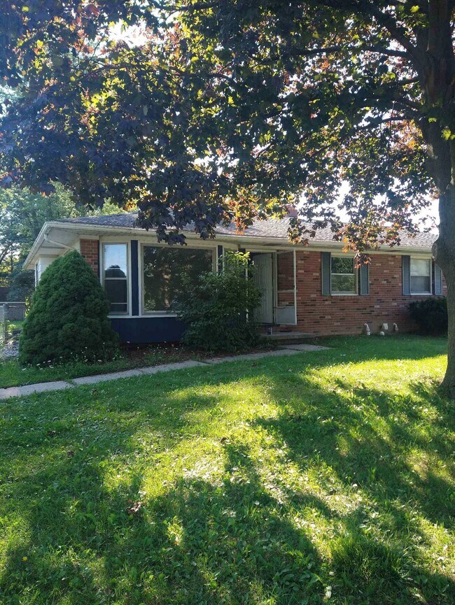 Primary Photo - 615 Farmstead Ln