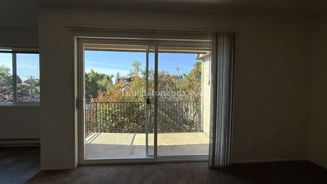 Building Photo - Charming 1-Bedroom Apartment in the Heart ...