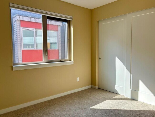 Building Photo - 2407 S Holgate St