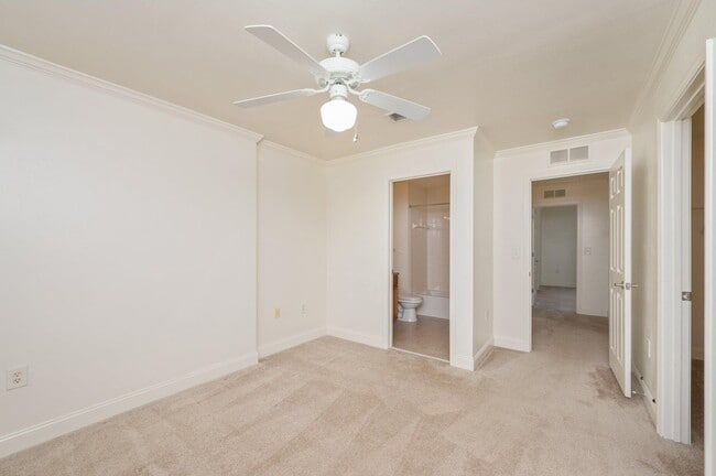 Building Photo - 715 Majestic Dr