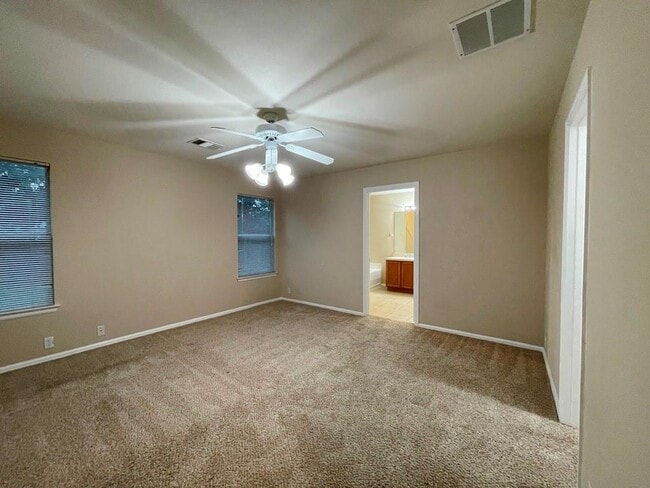 Building Photo - 376 Spruce Dr