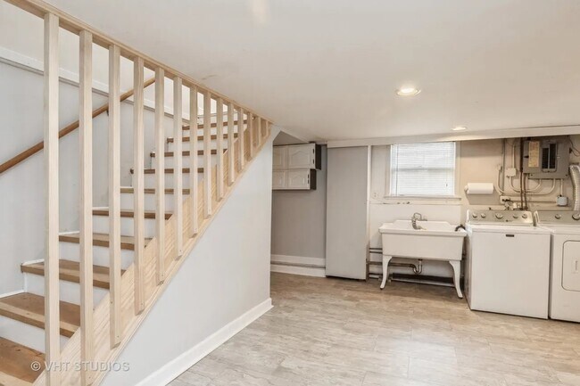 Building Photo - 942 Raleigh Rd