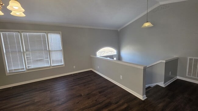 Building Photo - Beautiful Home Now For Lease