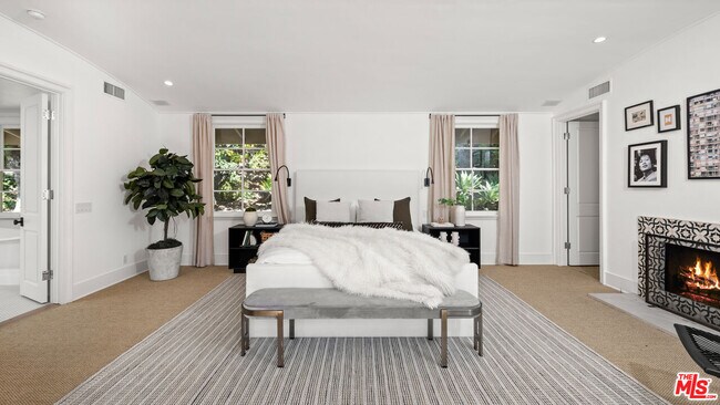 Building Photo - 1330 N Wetherly Dr