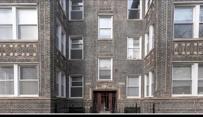 Building Photo - 1256 W Montrose Ave