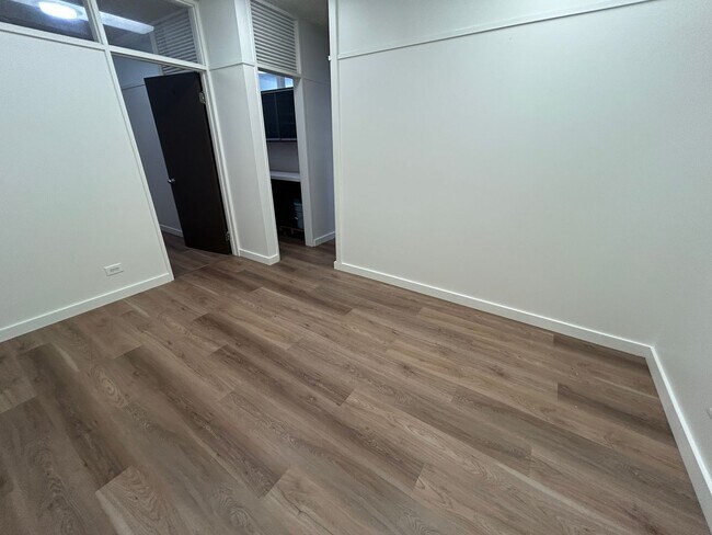 Building Photo - Prime Office Space for Rent in the Kaimuki Professional Building