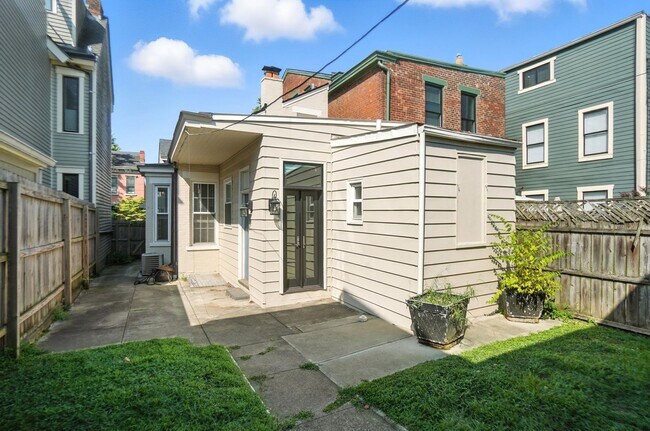 Building Photo - 843 Overton St