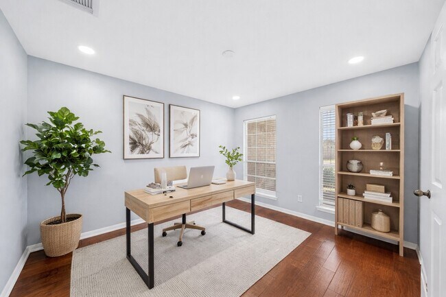 Building Photo - 5811 Vineyard Hill Dr