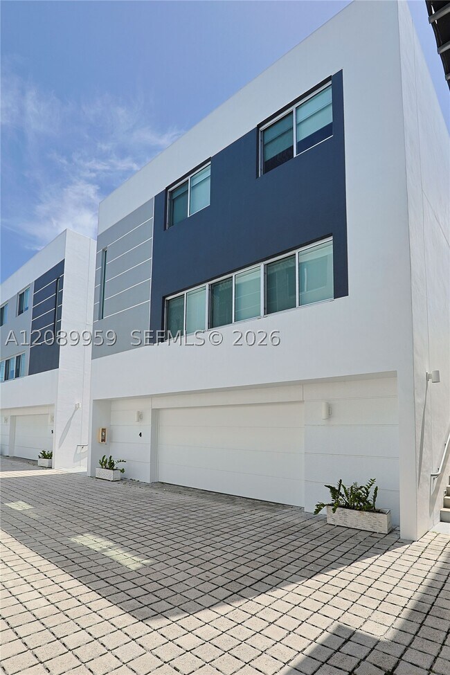 Building Photo - 7520 SW 59th St