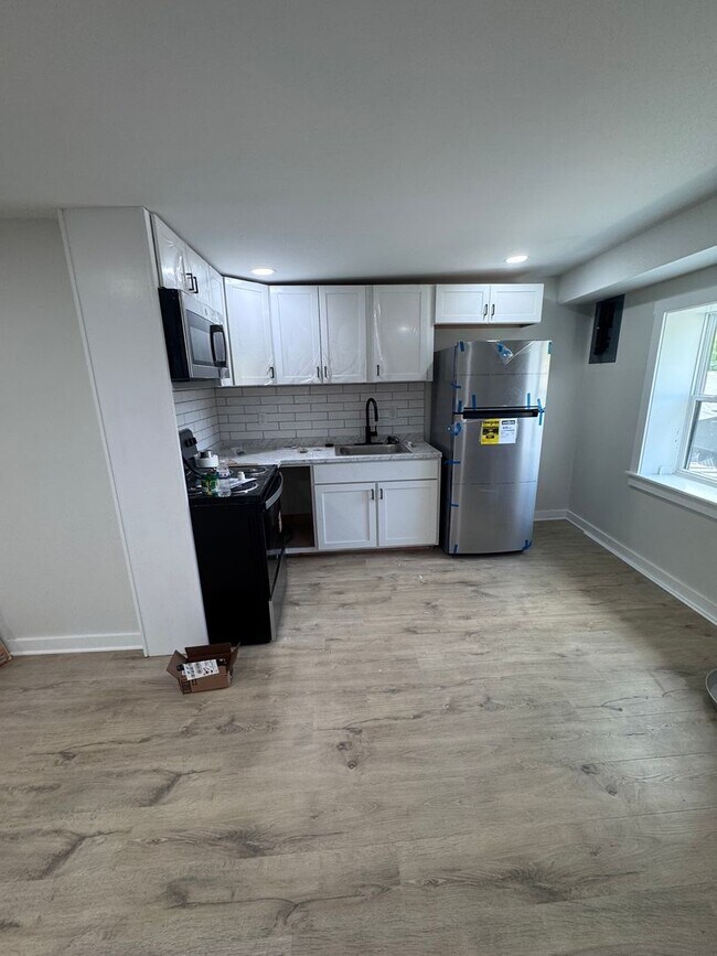 Building Photo - Newly Remodeled 2 bed 1 bath Apartment