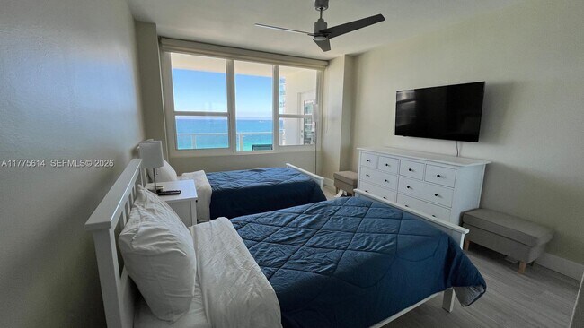 Building Photo - 3505 S Ocean Dr