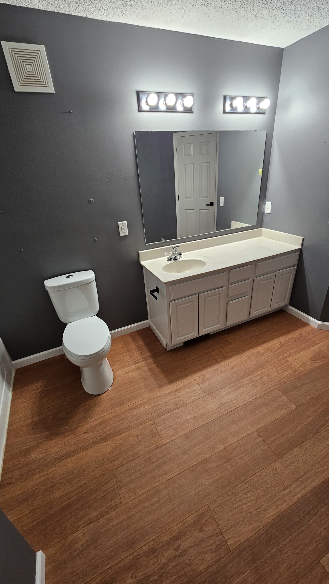 Master Bathroom - 10991 Oak Grove Cir