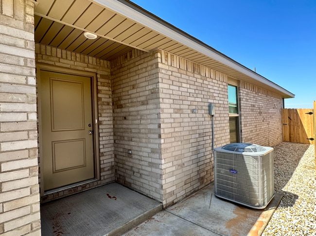 Building Photo - Stylish and Modern 3-Bedroom Duplex for Re...
