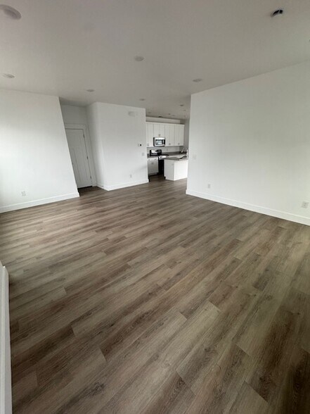 Building Photo - 188 1700 W