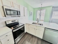 Building Photo - Move-In Ready Puyallup Townhome – Central Location, Easy Commute