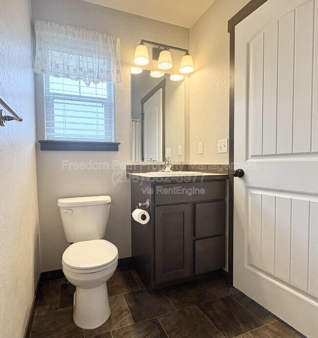 Building Photo - 1425 E Seleta Ln