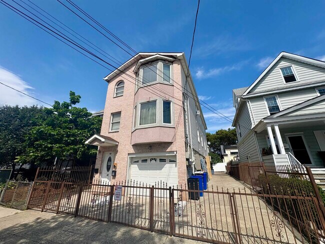 Building Photo - 42 Seaview Ave