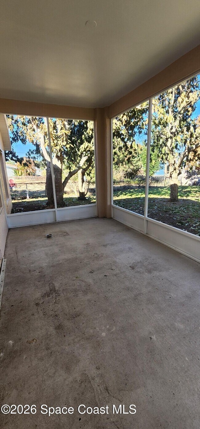 Building Photo - 1807 Edith St NE