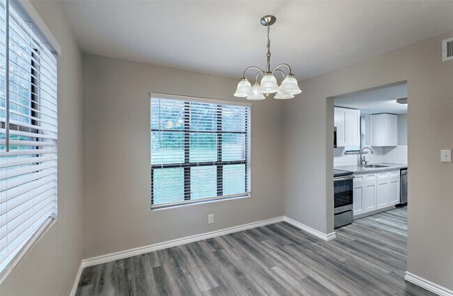 Building Photo - 22311 Warwick Glen Dr