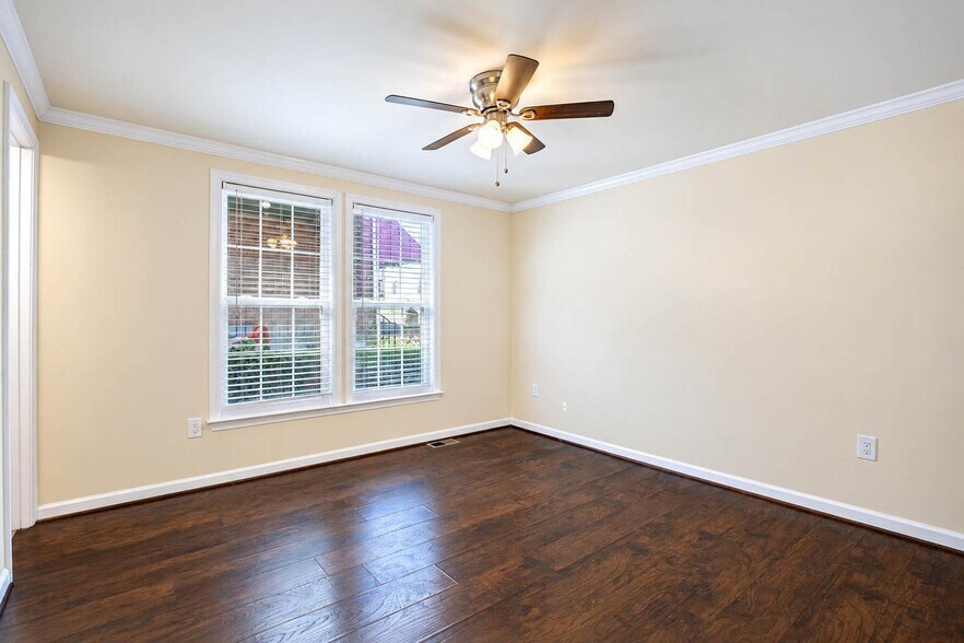 Building Photo - Bright & Comfortable Home in DC