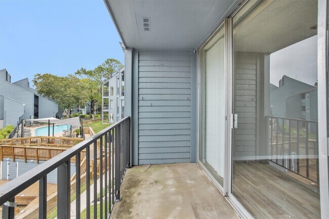 Building Photo - 12500 Melville Dr