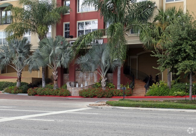 Building Photo - The Valencia