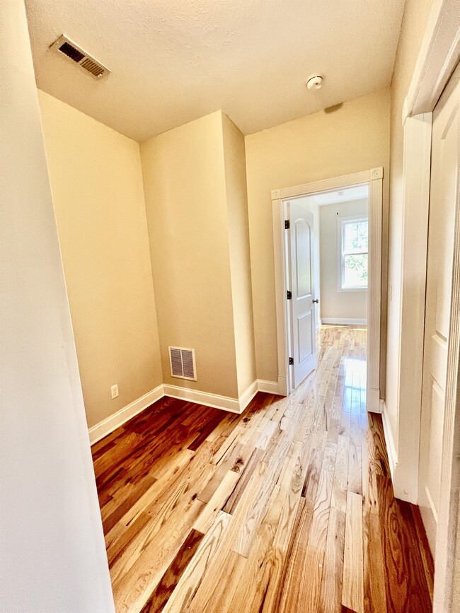 Building Photo - 40 Brownstone Dr