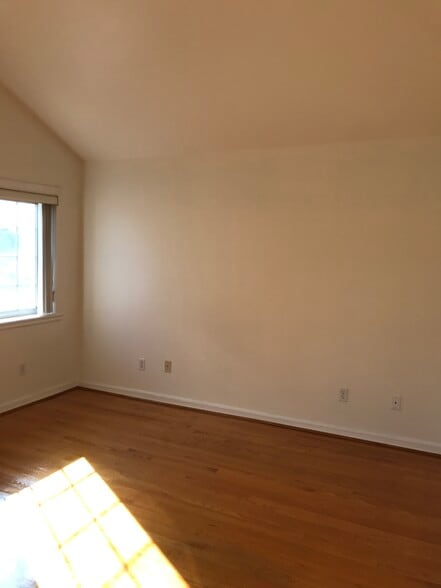 2nd floor bedroom #2 - 1304 Mackay Ln