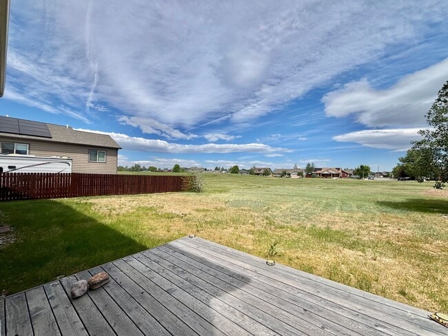 Building Photo - Great 3br/2.5ba, with a bonus space.