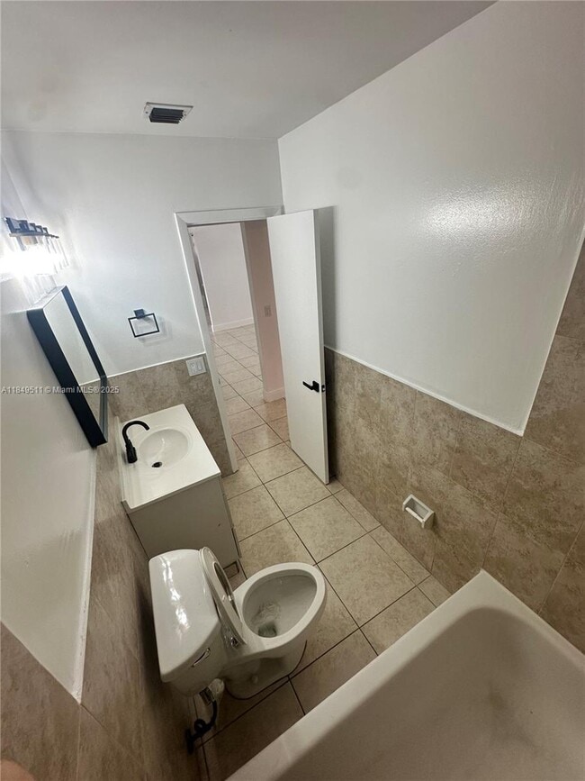 Building Photo - 1130 W 37th St