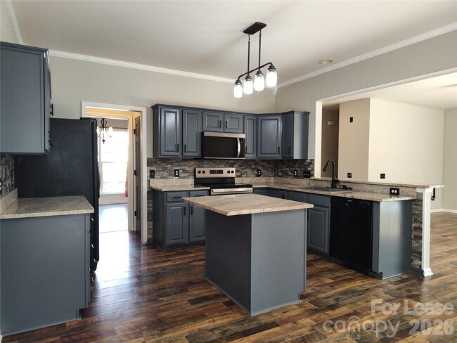 Building Photo - 4018 Manor House Dr