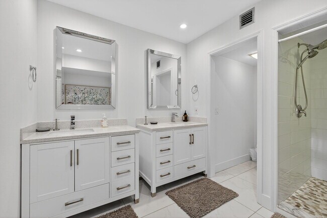 Building Photo - 419 Brackenwood Ln S