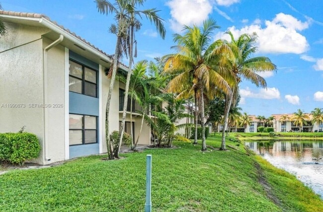 Building Photo - 1495 Lake Crystal Dr