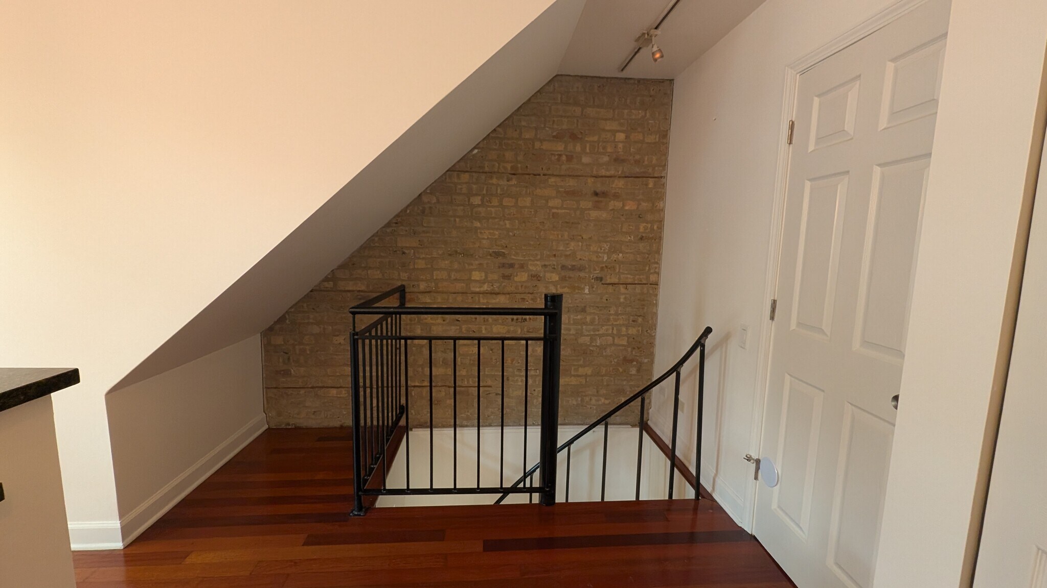 Building Photo - 1222 W Hubbard St