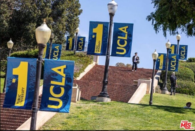 Building Photo - 1837 11th St