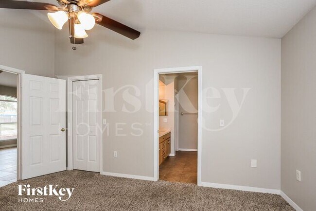 Building Photo - 10709 Deepbrook Dr
