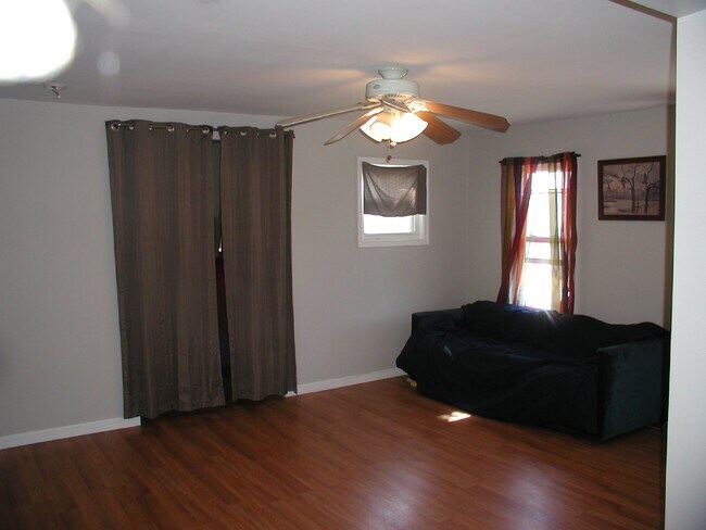 Building Photo - Cozy 1-Bed Apartment in Clarksboro, NJ!