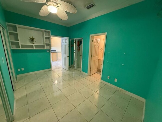 Building Photo - Pensacola Beach - 3 bedroom, 4 bathroom - 2nd and 3rd floor balconies with water view