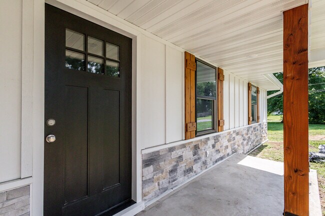 Building Photo - 25 Poplar Hill Dr