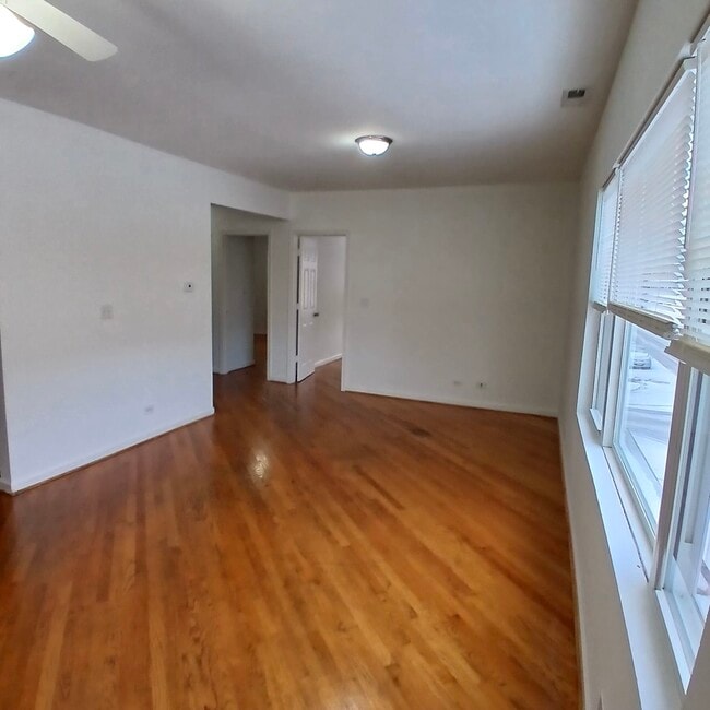 Building Photo - 5058 W Altgeld St