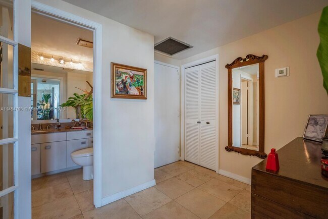 Building Photo - 1581 Brickell Ave