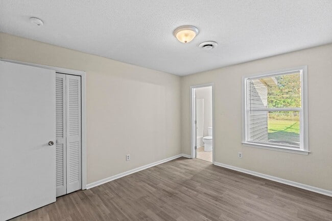 Building Photo - 130-132-132 Pine Crest Dr