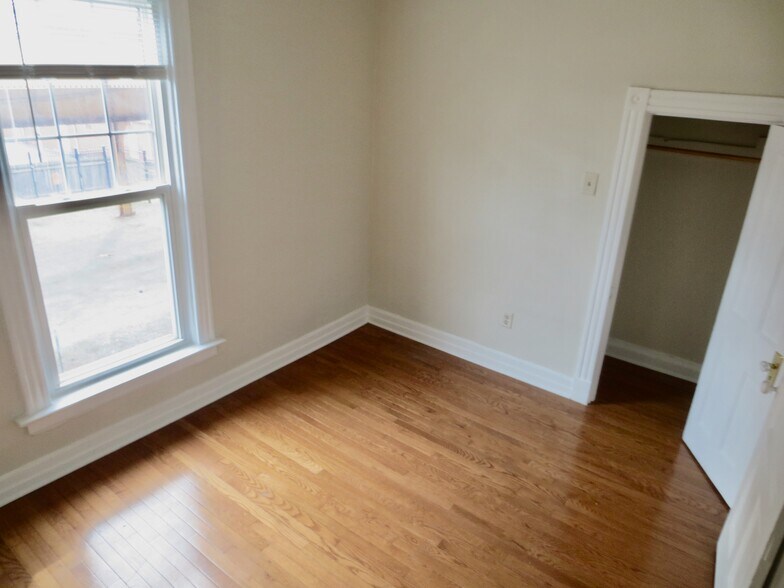 Building Photo - 1825 W Addison St